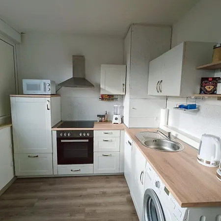 Mit Balkon Und Aufzug Apartament