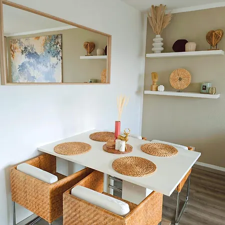 Mit Balkon Und Aufzug