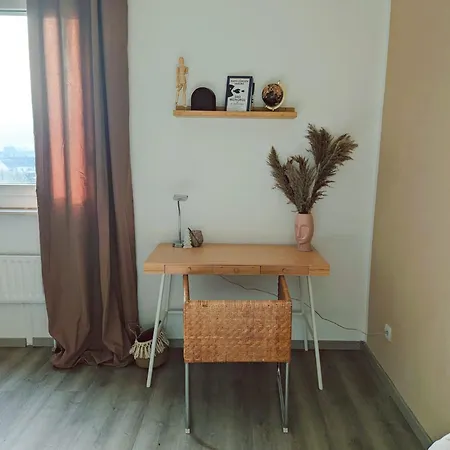 Mit Balkon Und Aufzug Apartament