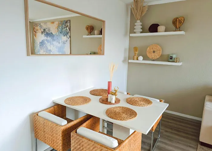 Mit Balkon Und Aufzug