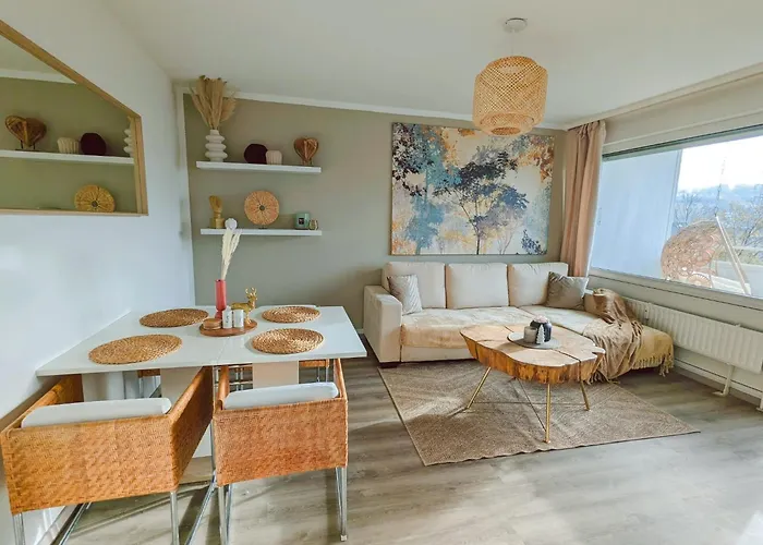 Mit Balkon Und Aufzug *